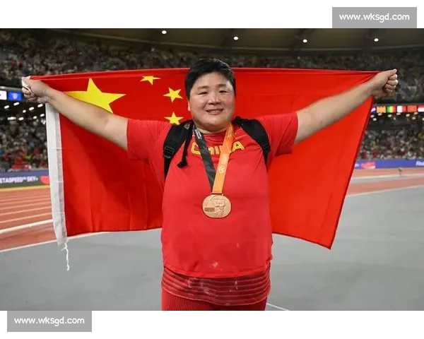 青岛田径赛巩立姣雨中夺金 铅球女皇再展霸气